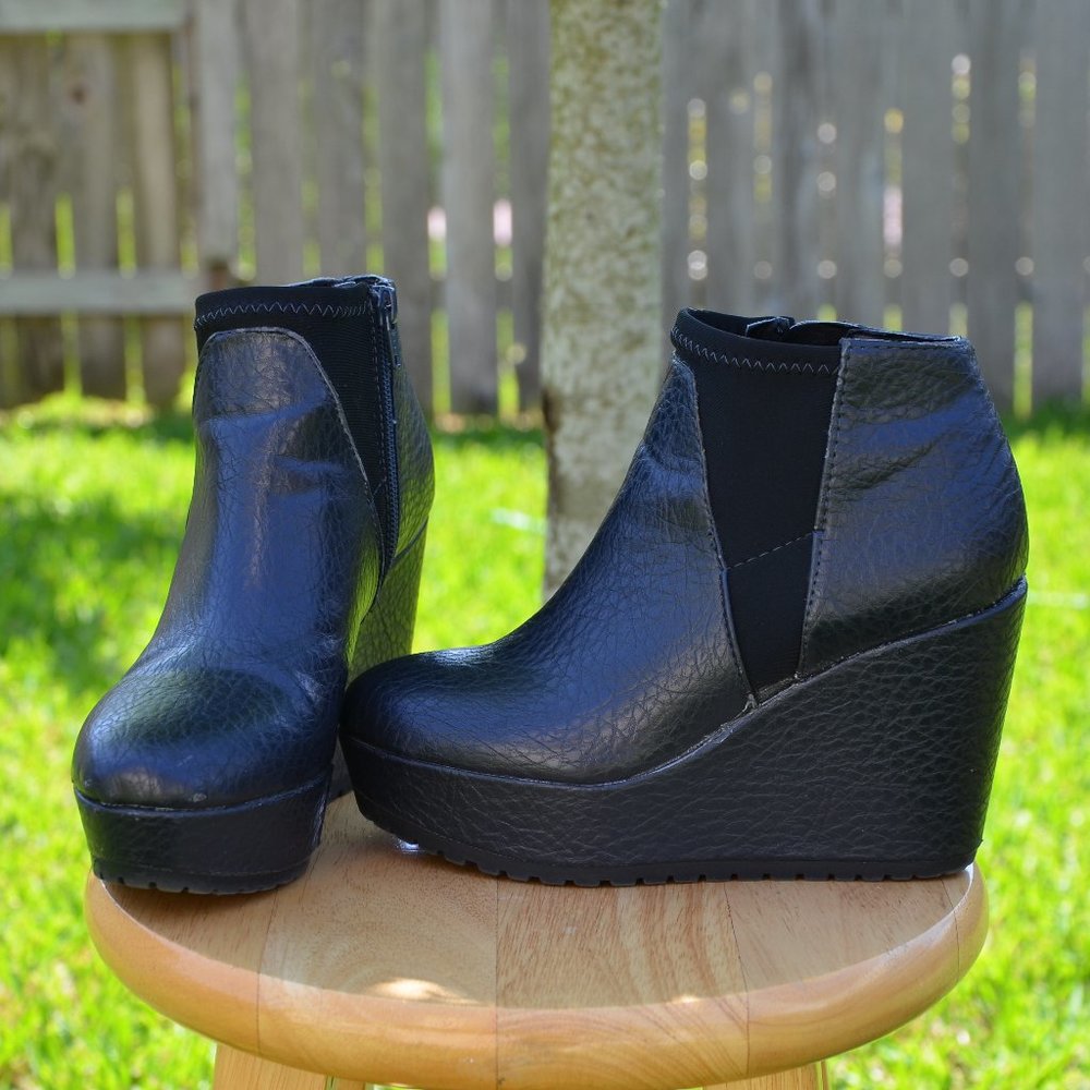 VERA WANG ANKLE BOOTS